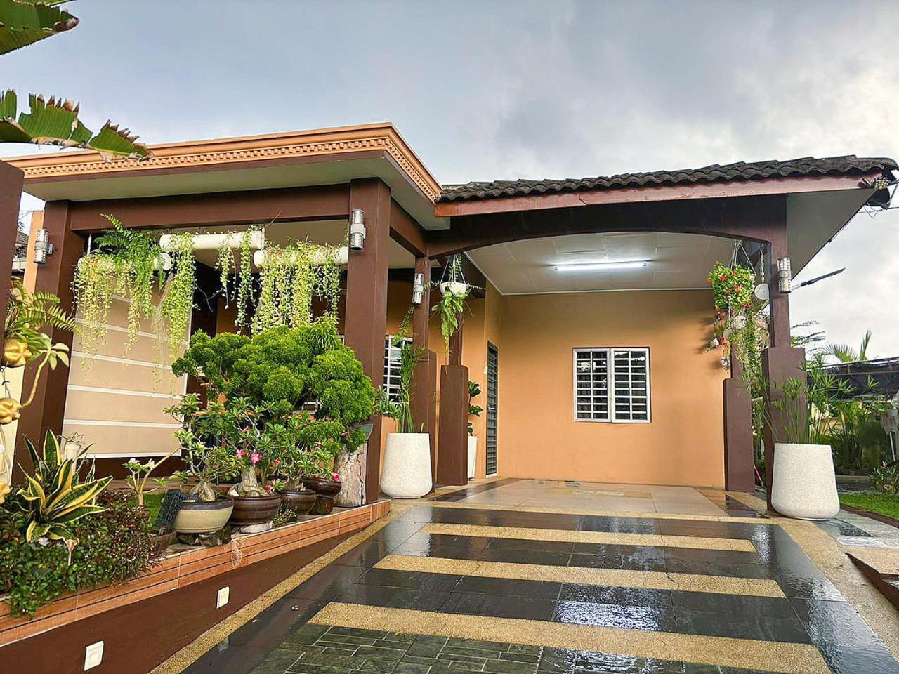 Leisure Homestay Kampong Peruntun Exterior photo